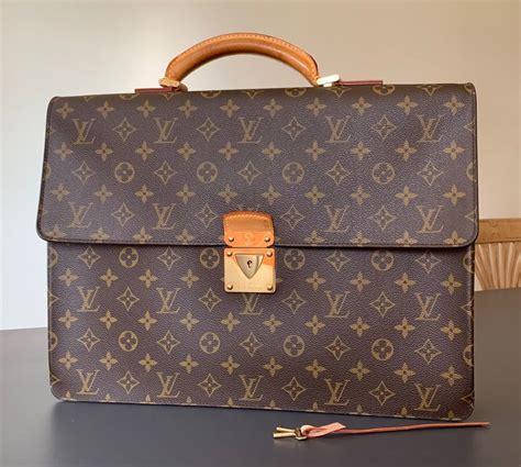 louis vuitton serviette ambassadeur